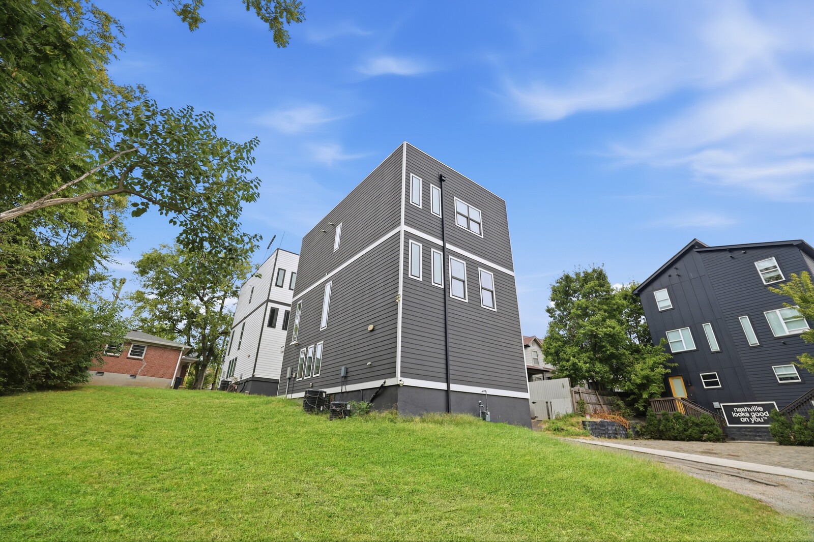 1813B Hermosa St