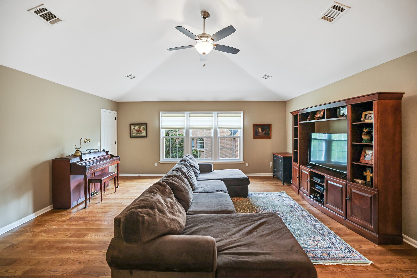 1813 Clinch Pl