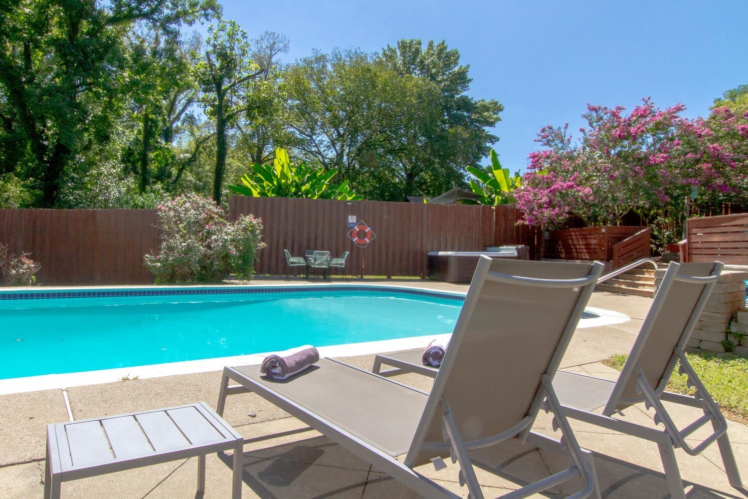 436 Foothill Dr