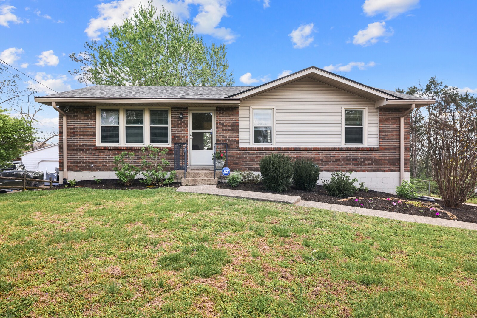 4832 Bowfield Dr