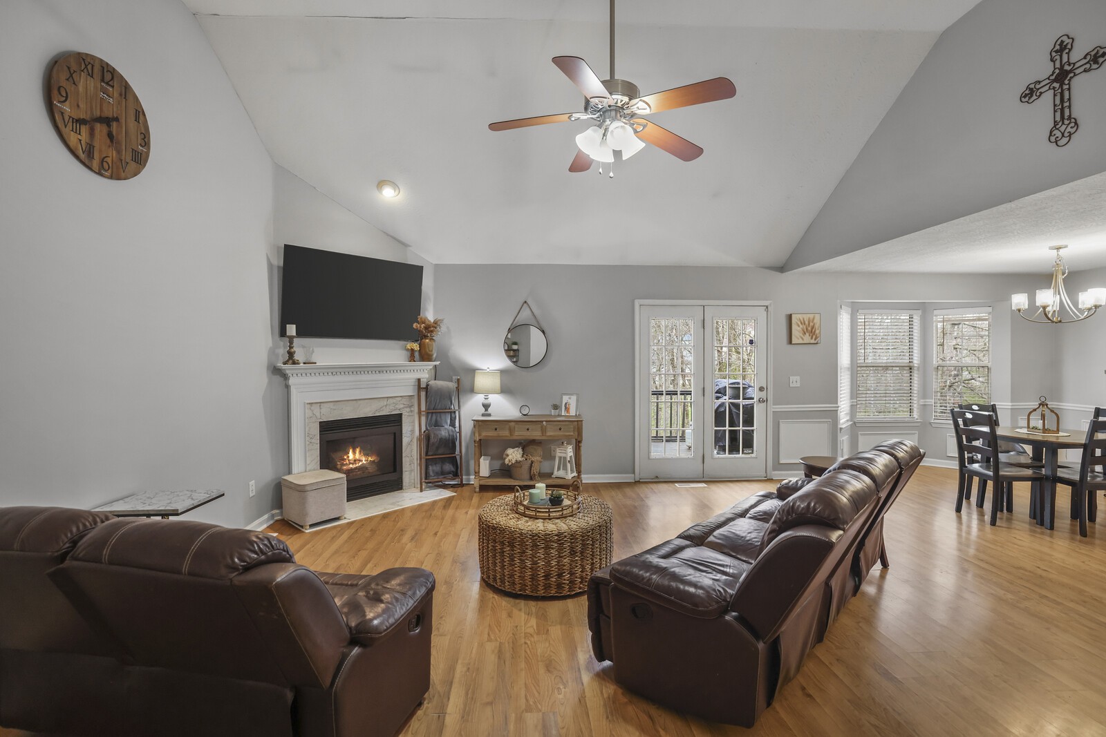 2704 Leesa Ann Ln