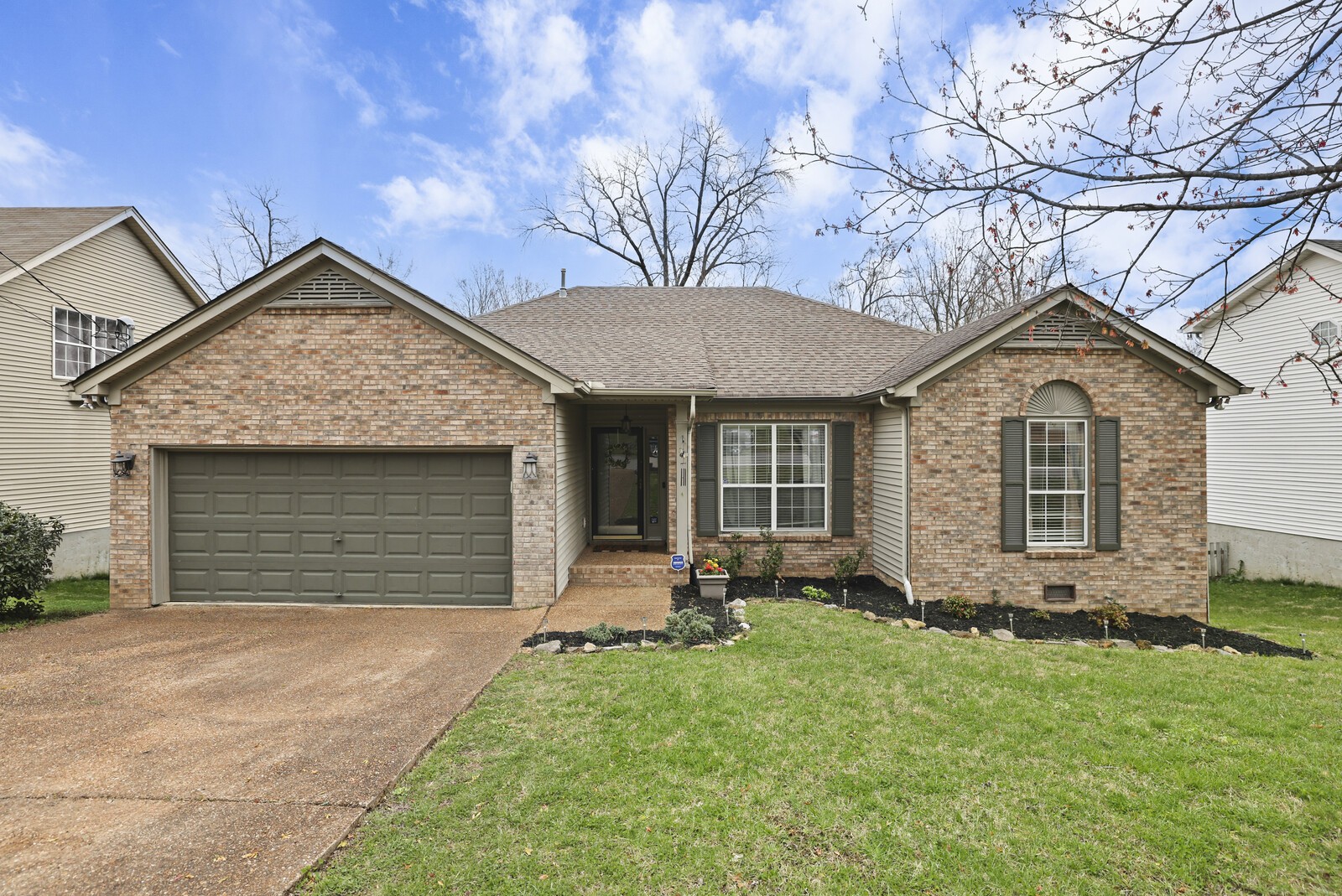2704 Leesa Ann Ln