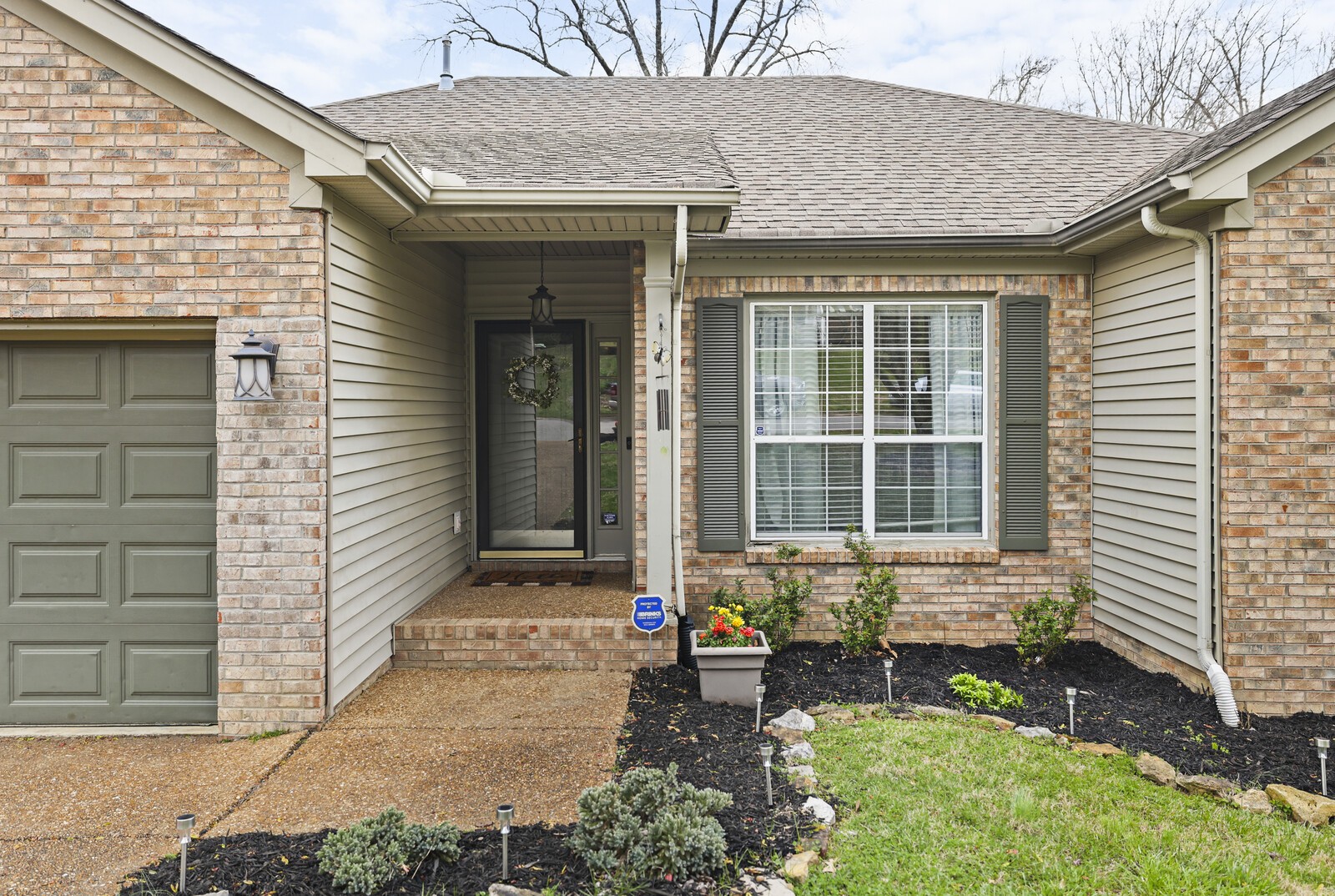 2704 Leesa Ann Ln