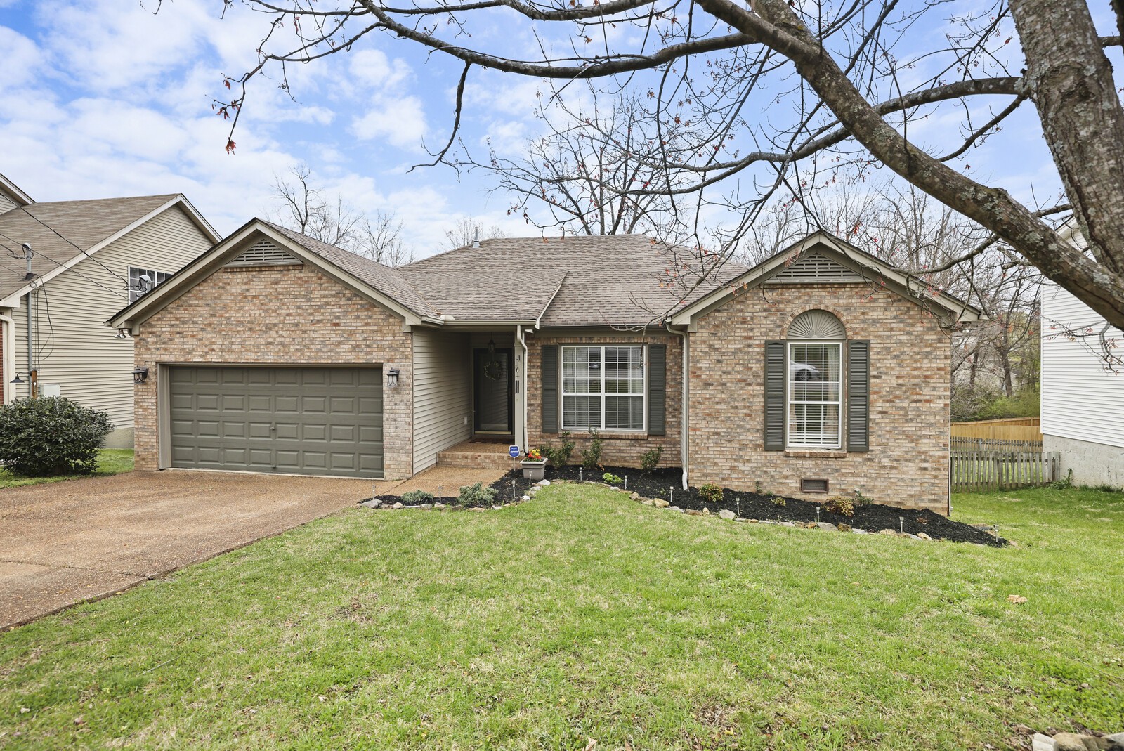 2704 Leesa Ann Ln