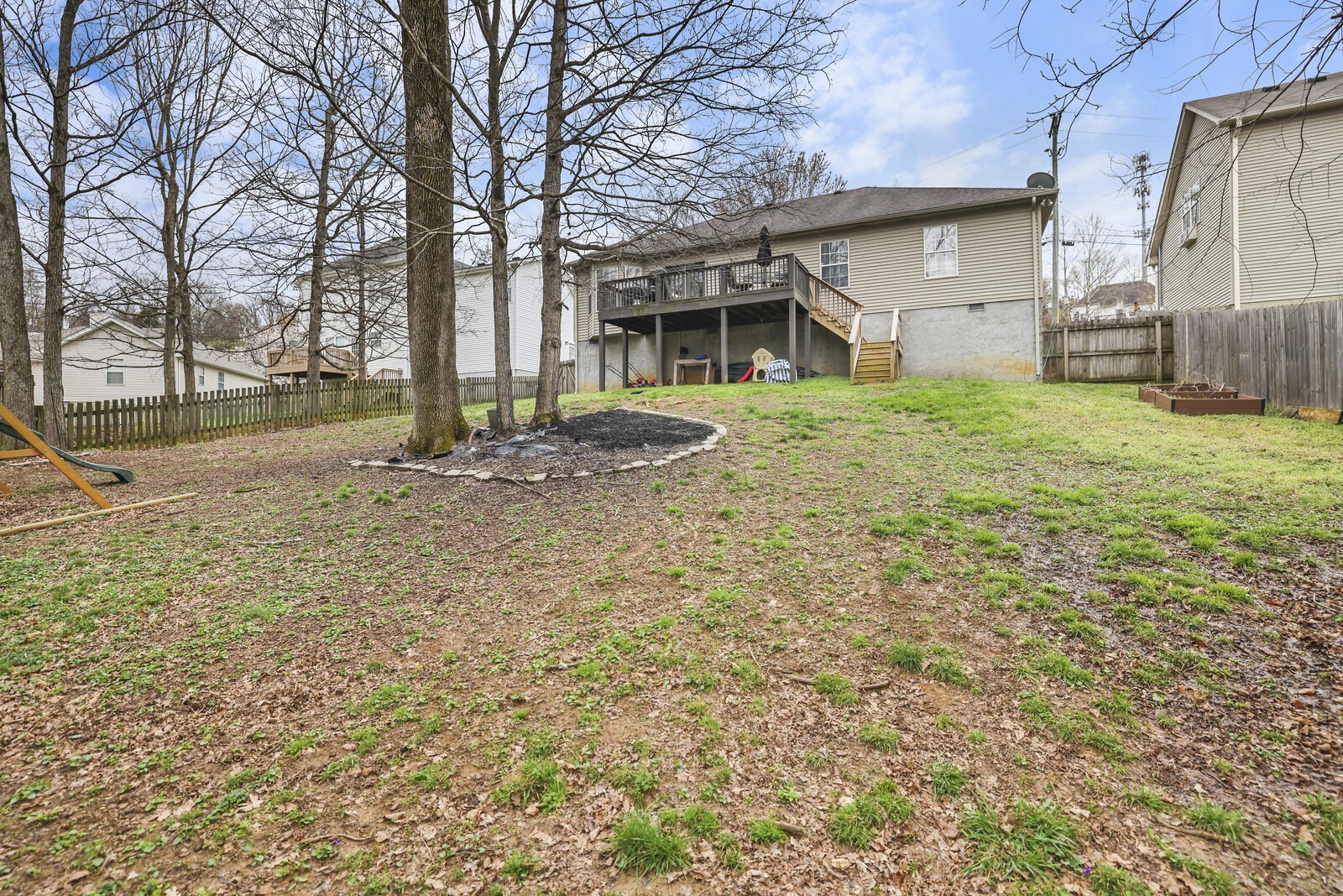 2704 Leesa Ann Ln