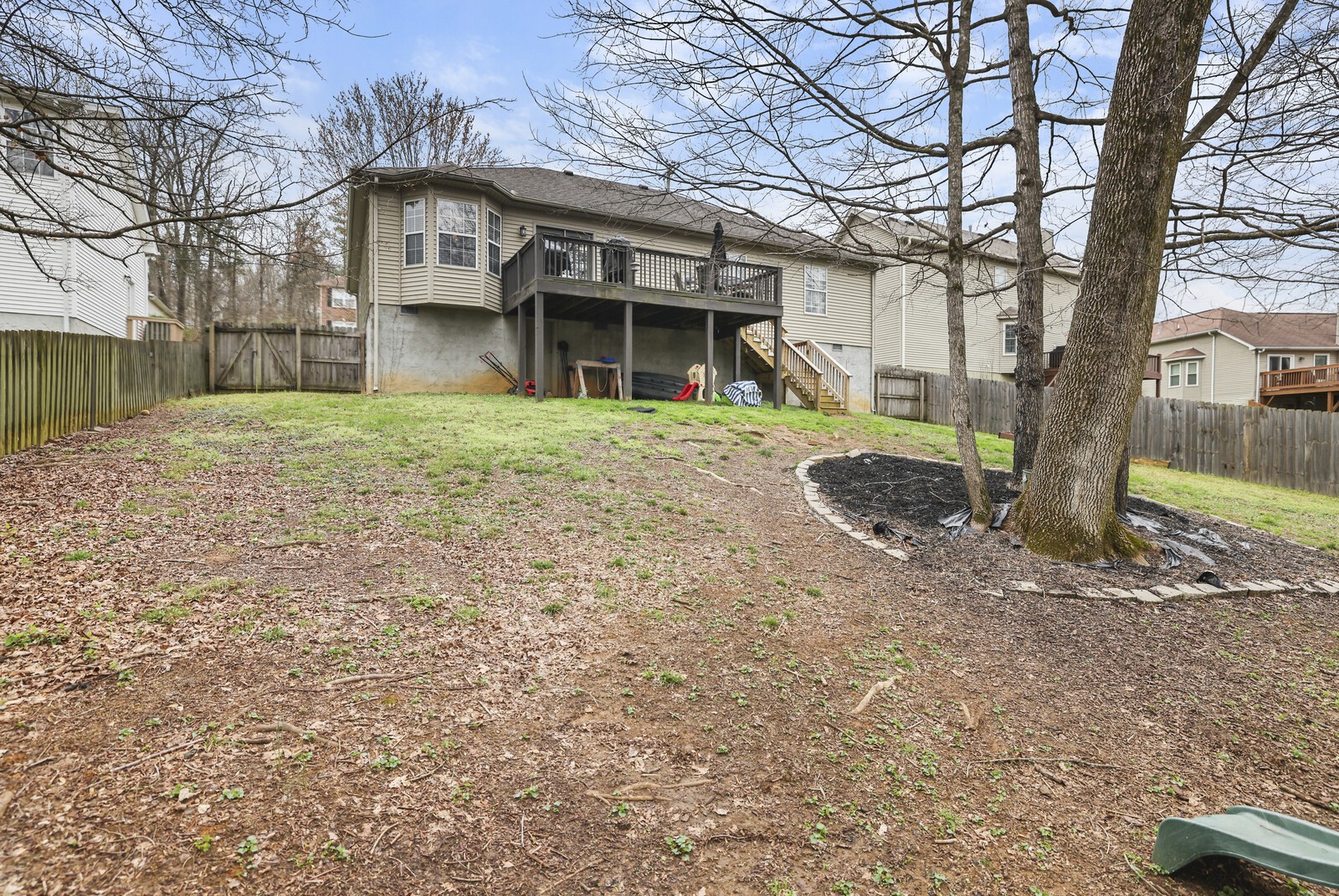 2704 Leesa Ann Ln