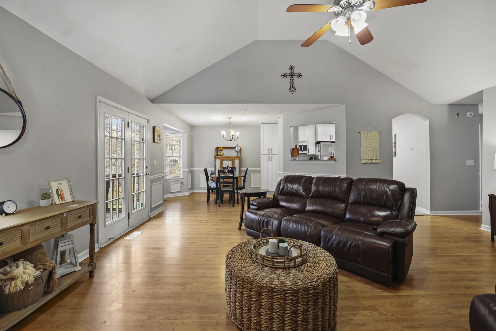 2704 Leesa Ann Ln