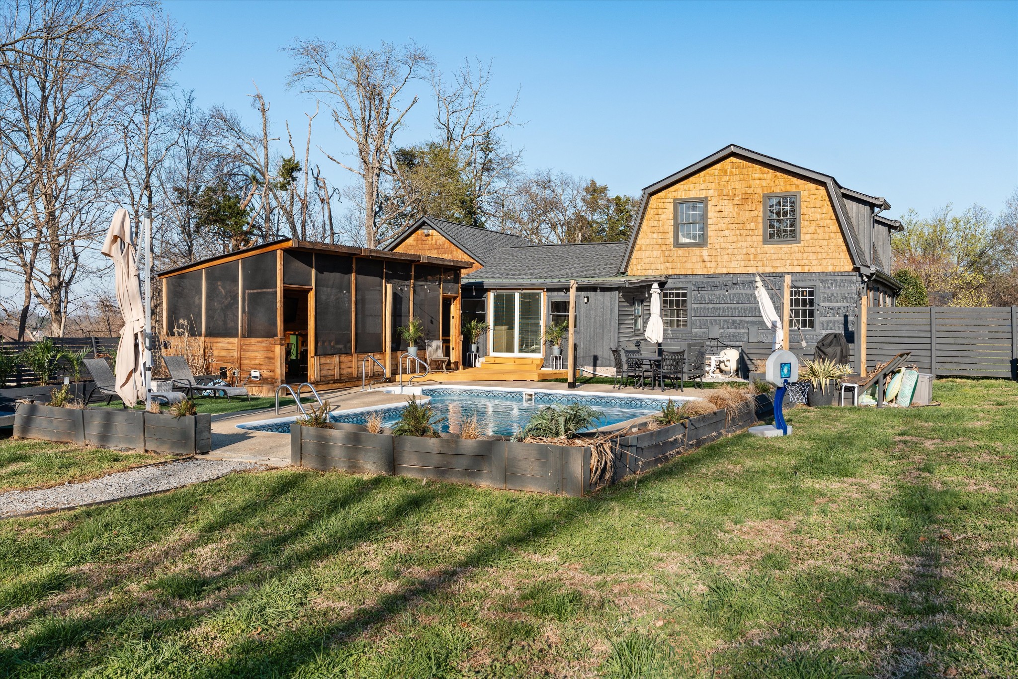 223 Hickory Trce