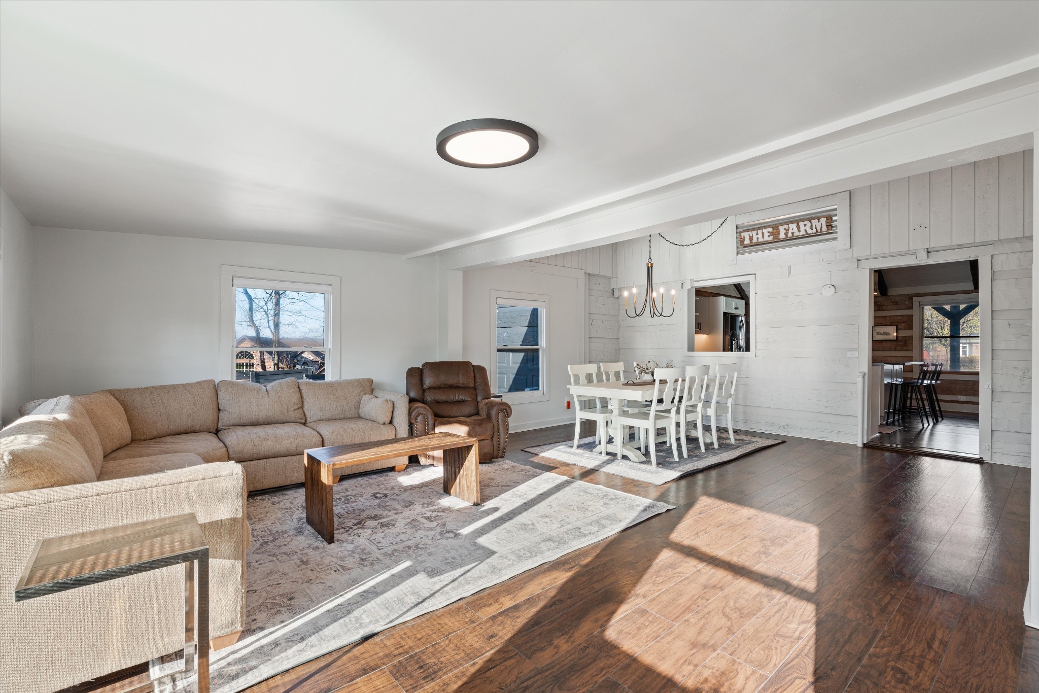 223 Hickory Trce