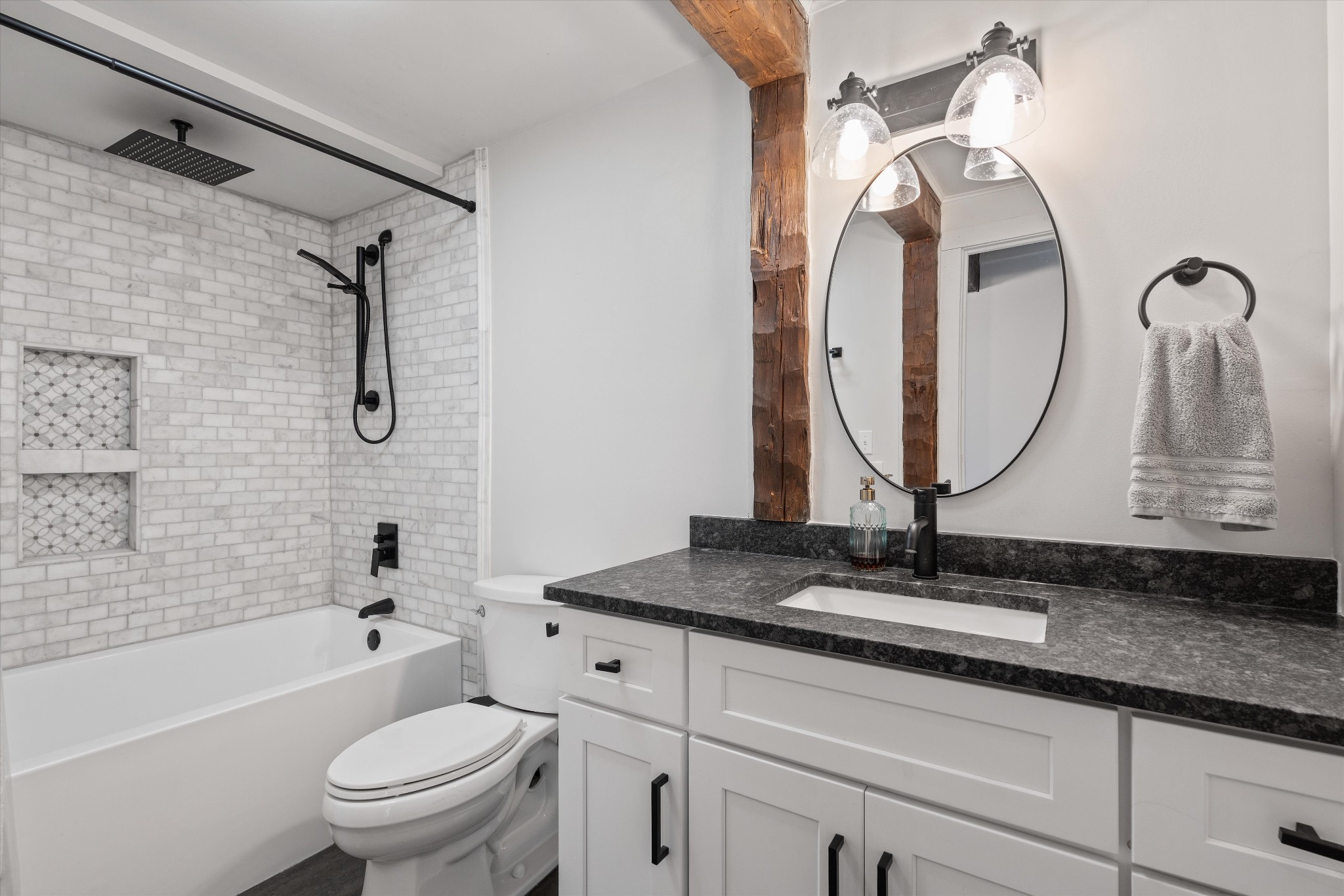223 Hickory Trce