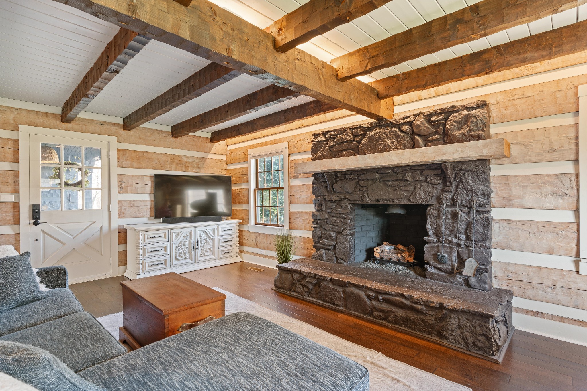 223 Hickory Trce