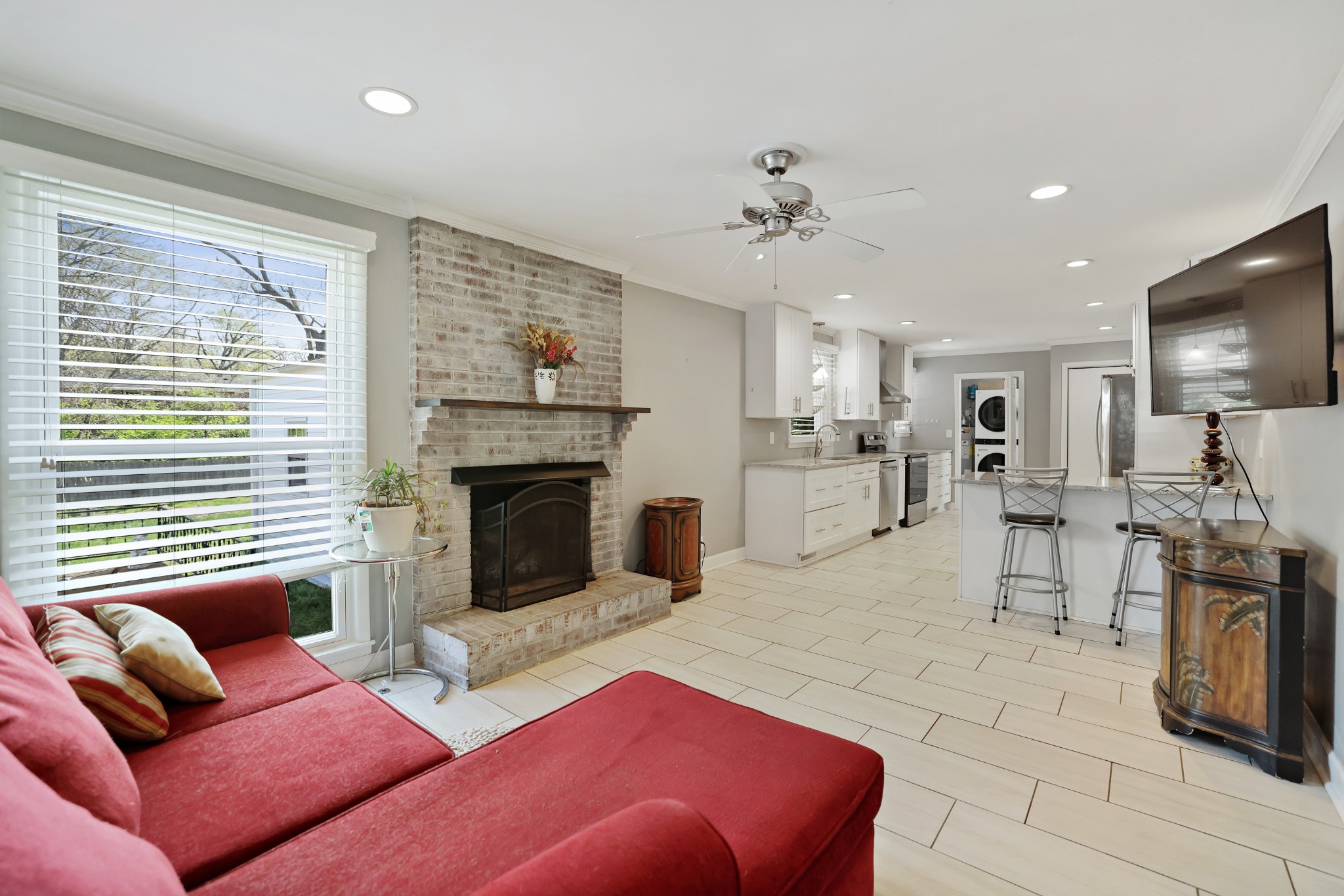 678 Brewer Dr