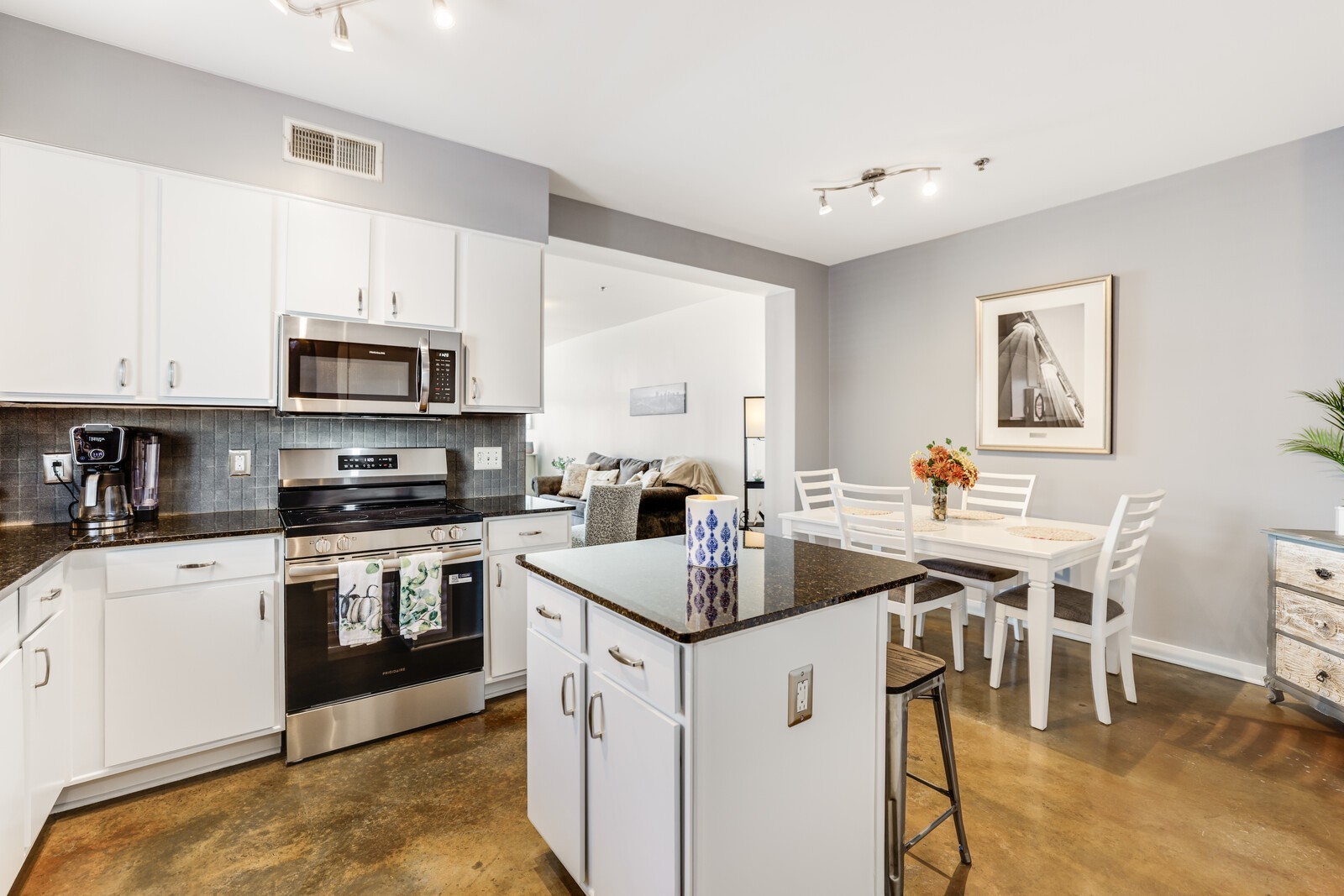 1803 Broadway Unit: 625