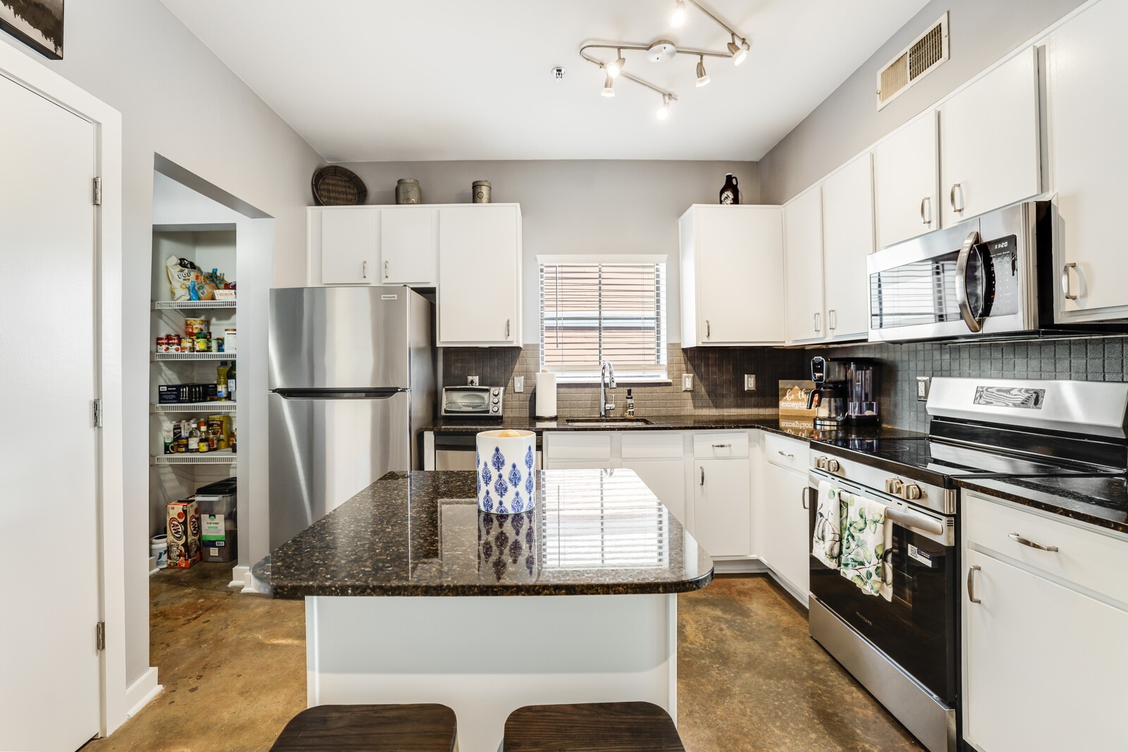 1803 Broadway Unit: 625