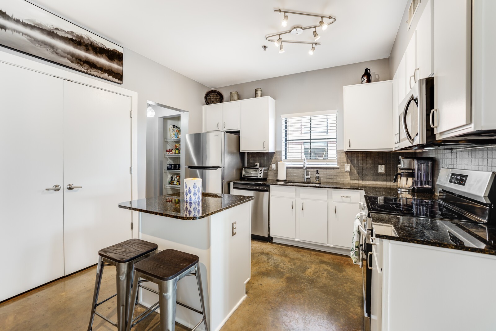 1803 Broadway Unit: 625