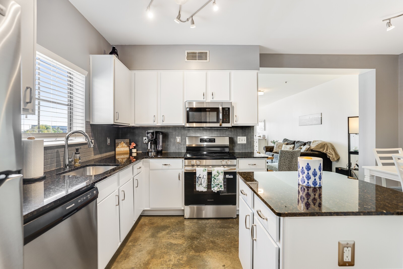 1803 Broadway Unit: 625
