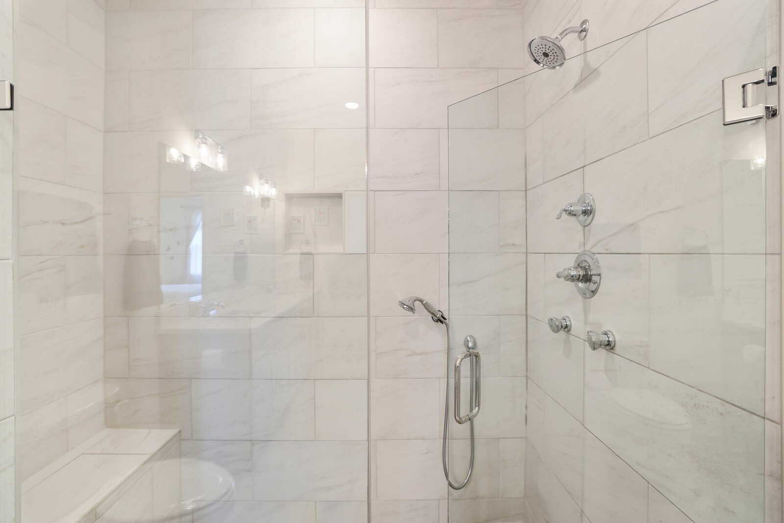 425 Multrees Pl