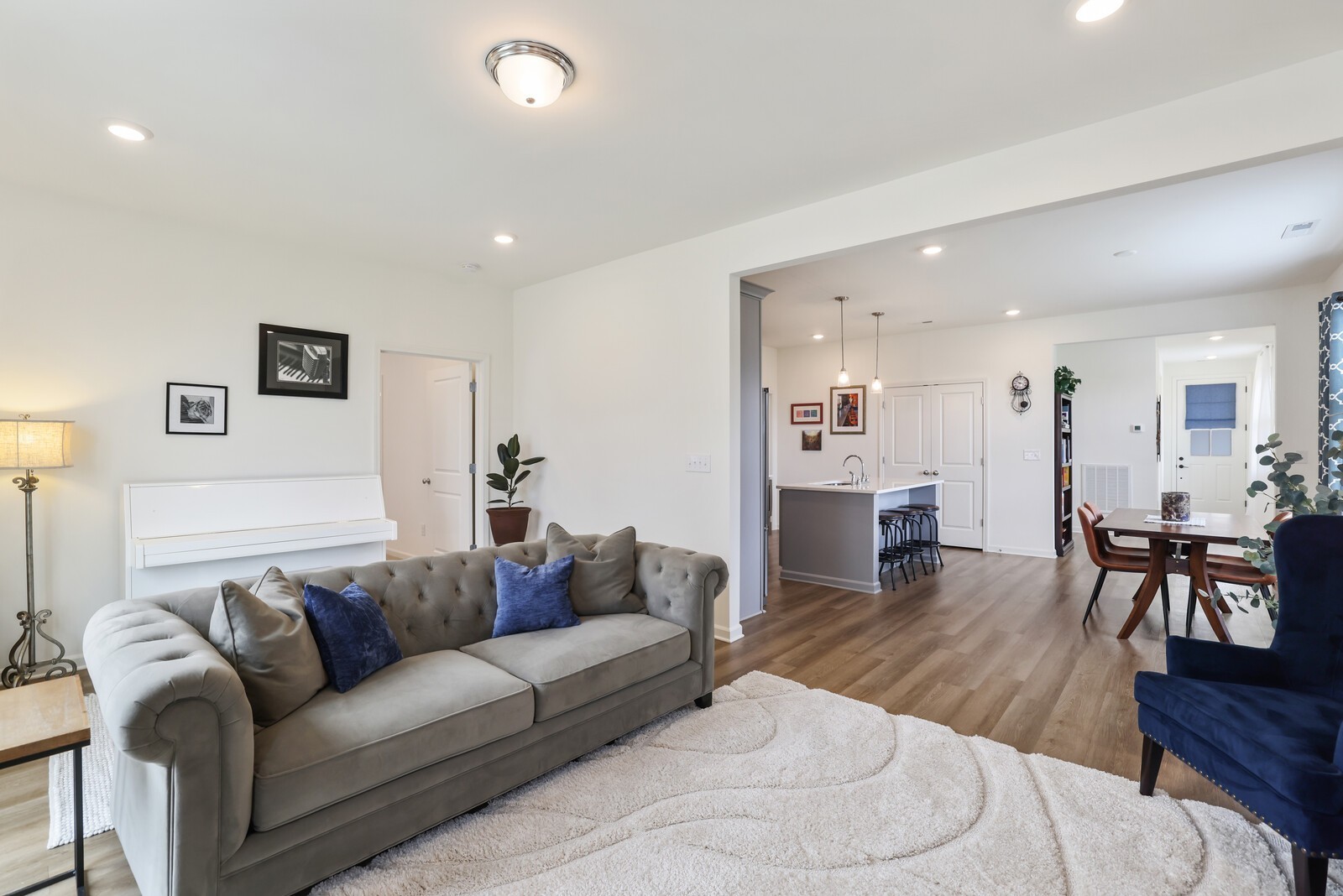 425 Multrees Pl