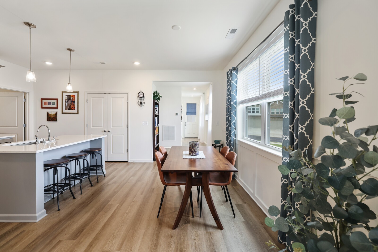 425 Multrees Pl