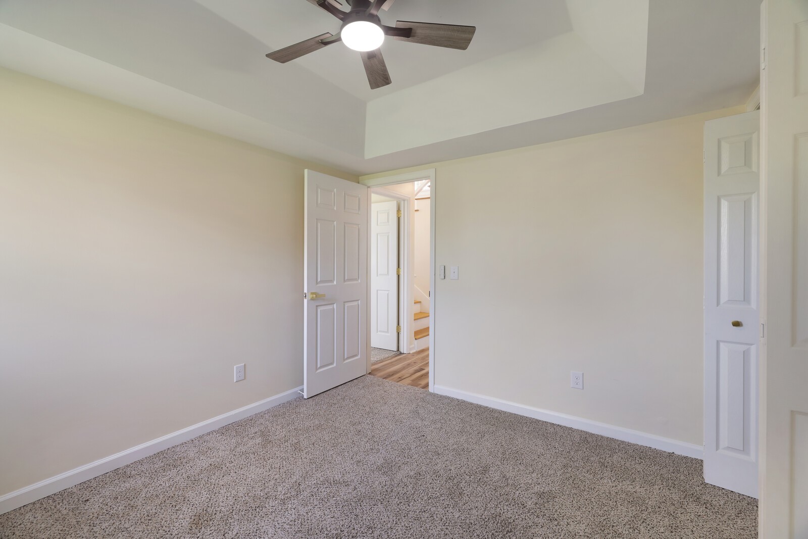 800 Carlisle Ct, N