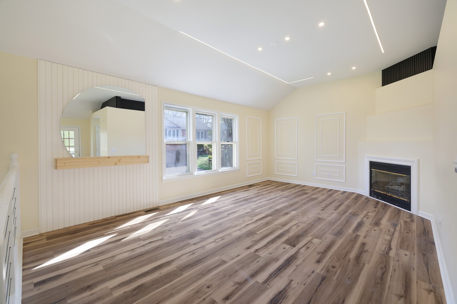 800 Carlisle Ct, N