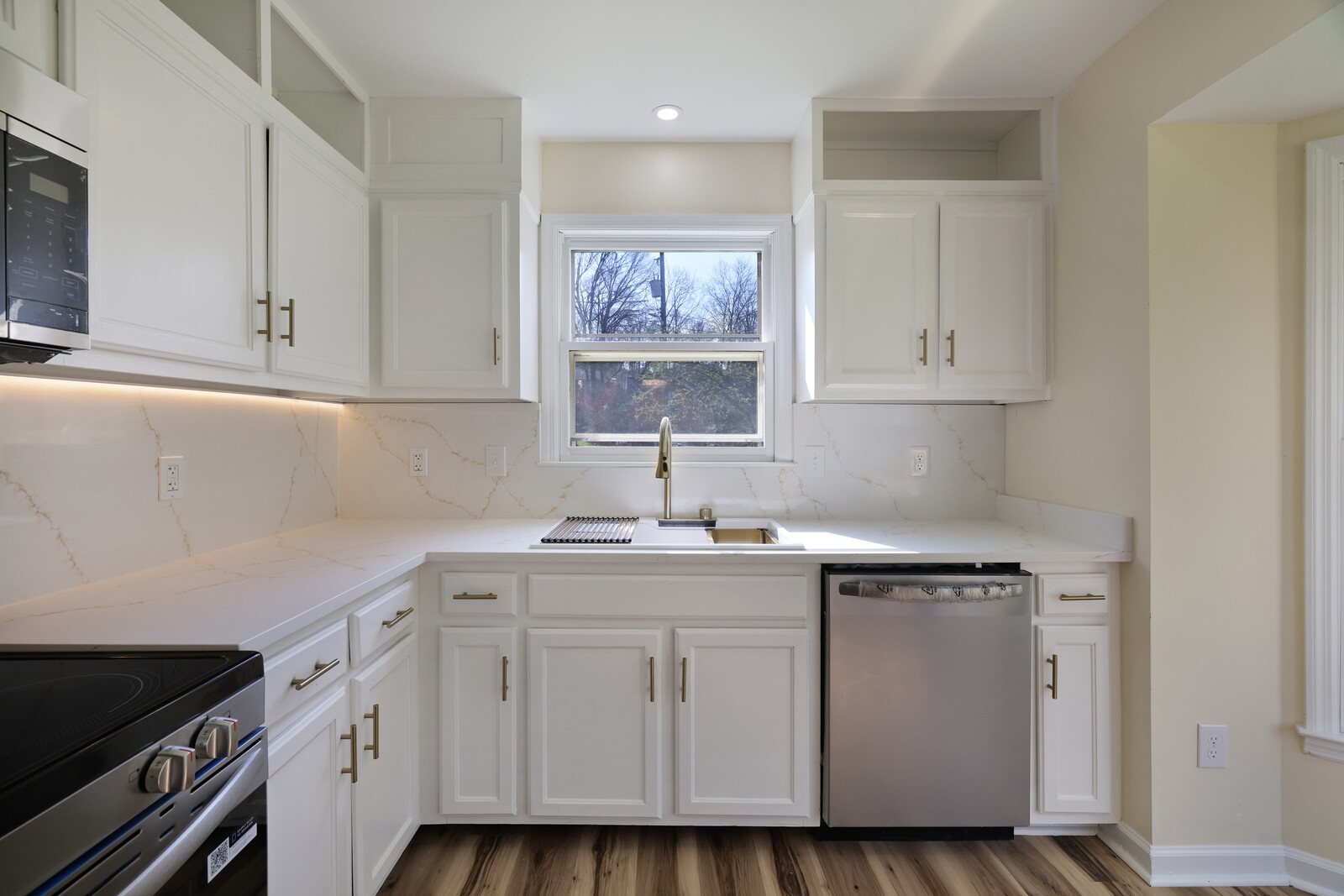 800 Carlisle Ct, N