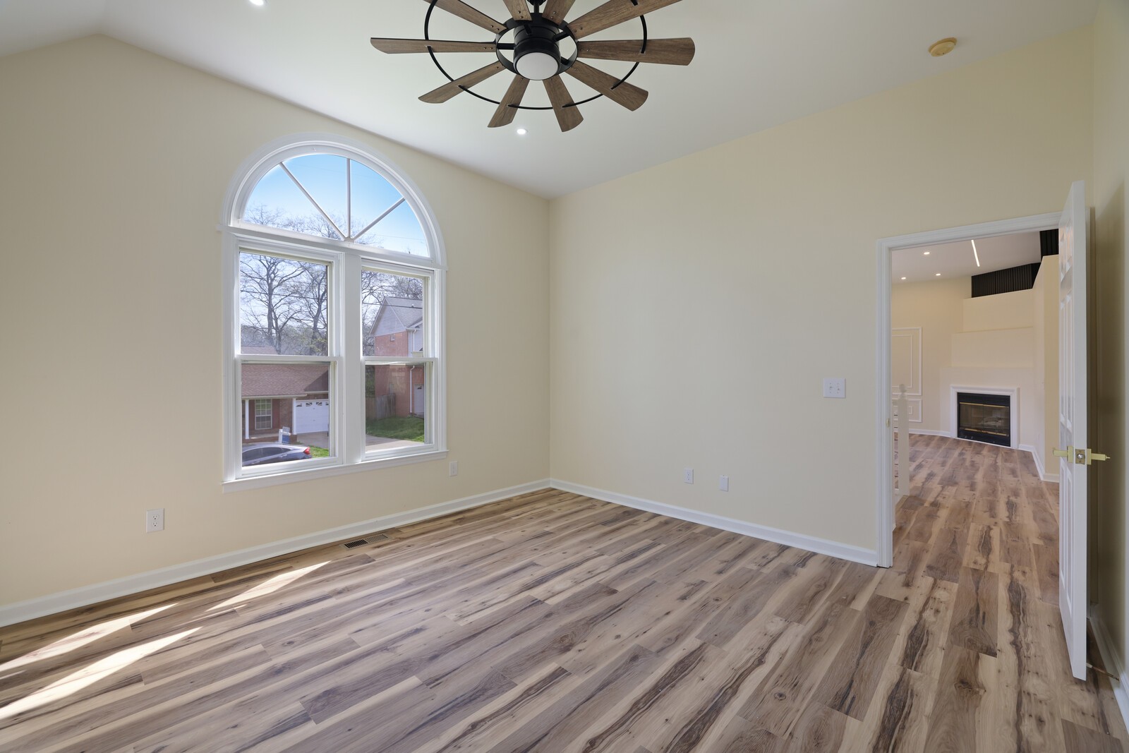 800 Carlisle Ct, N