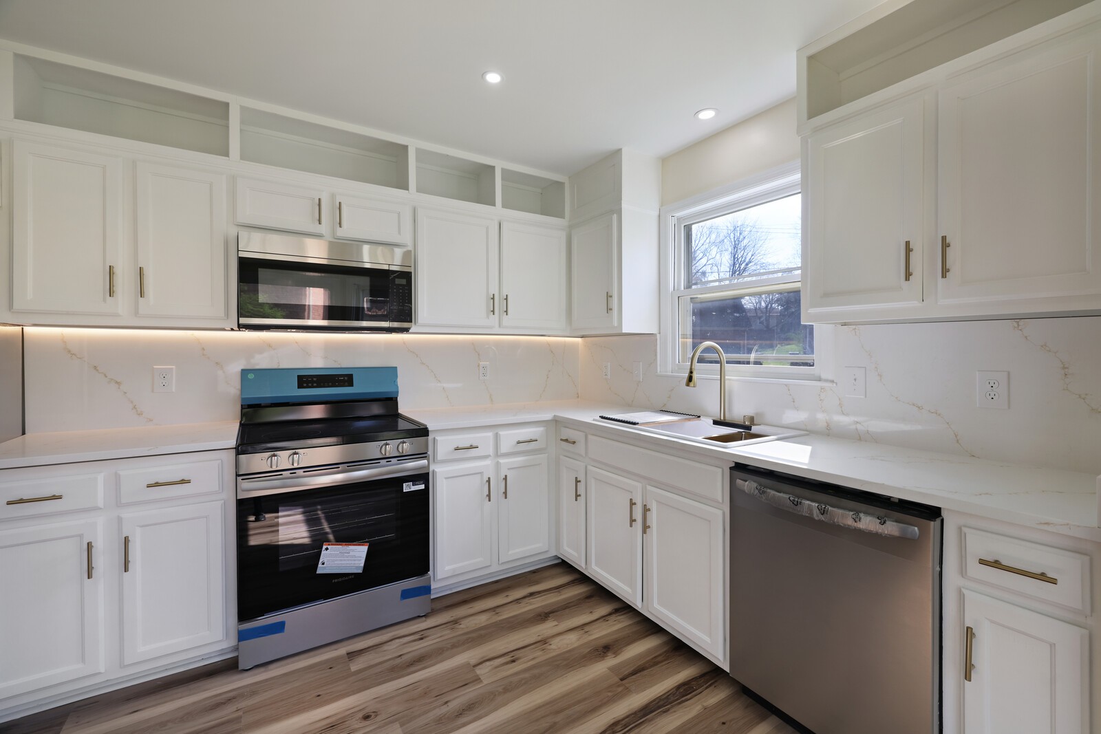 800 Carlisle Ct, N