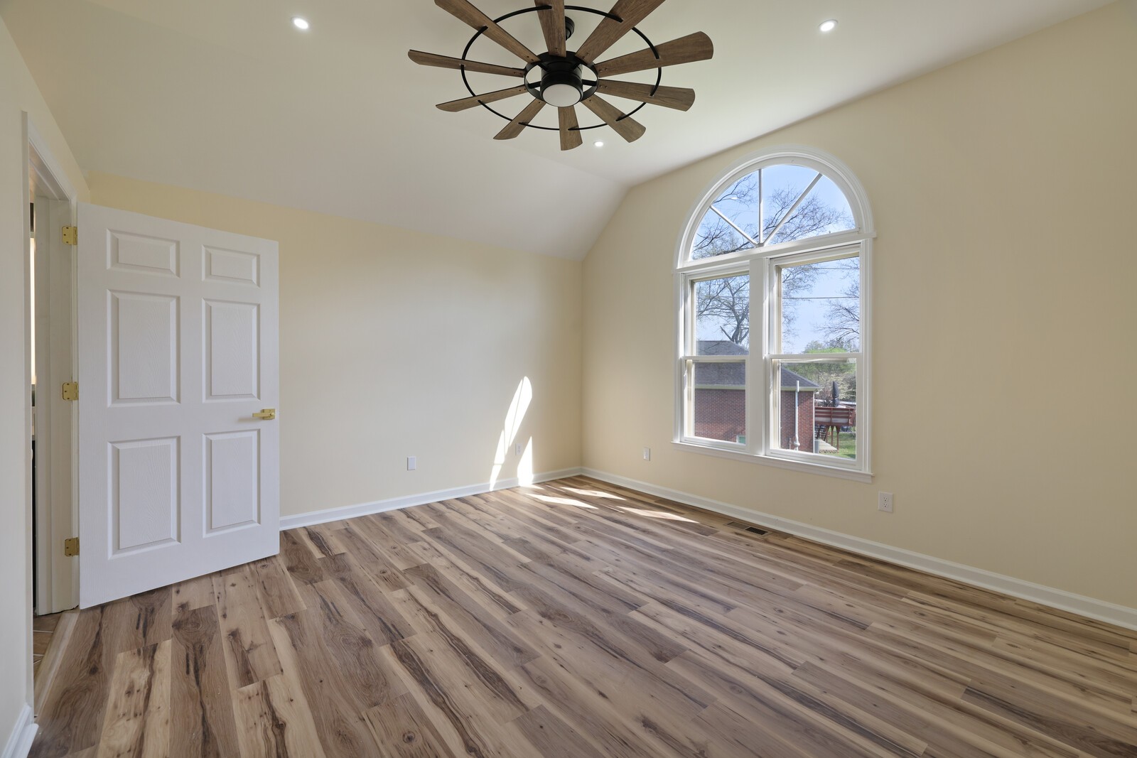800 Carlisle Ct, N