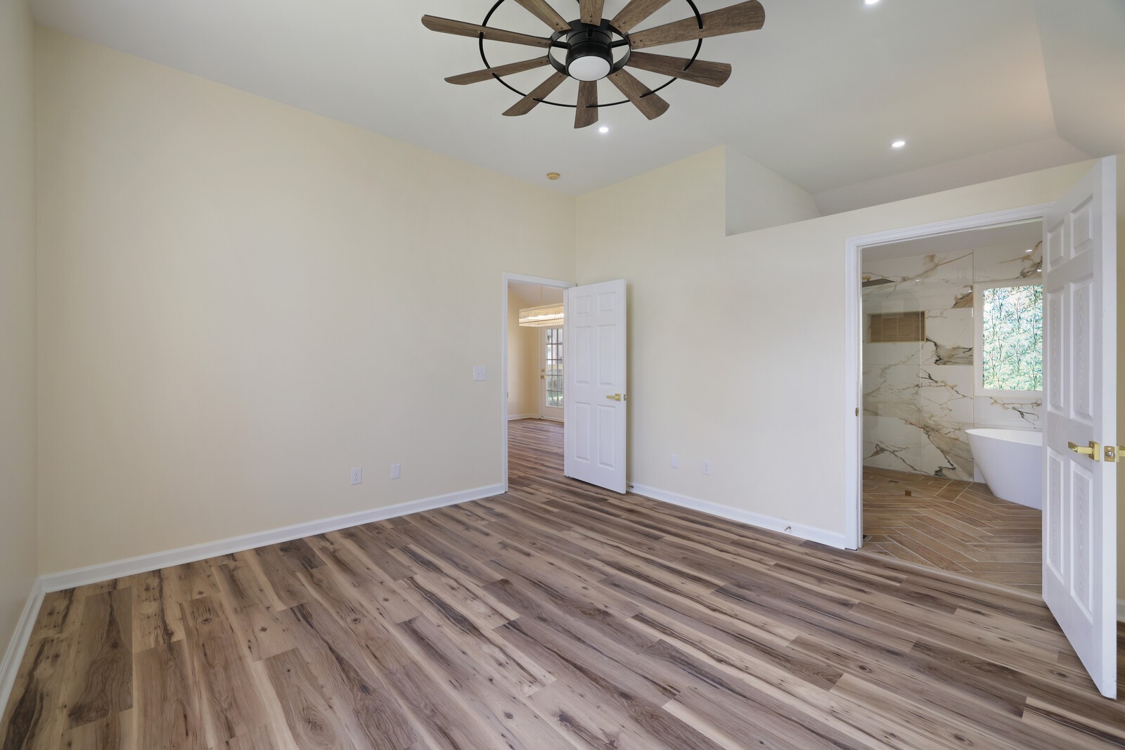 800 Carlisle Ct, N