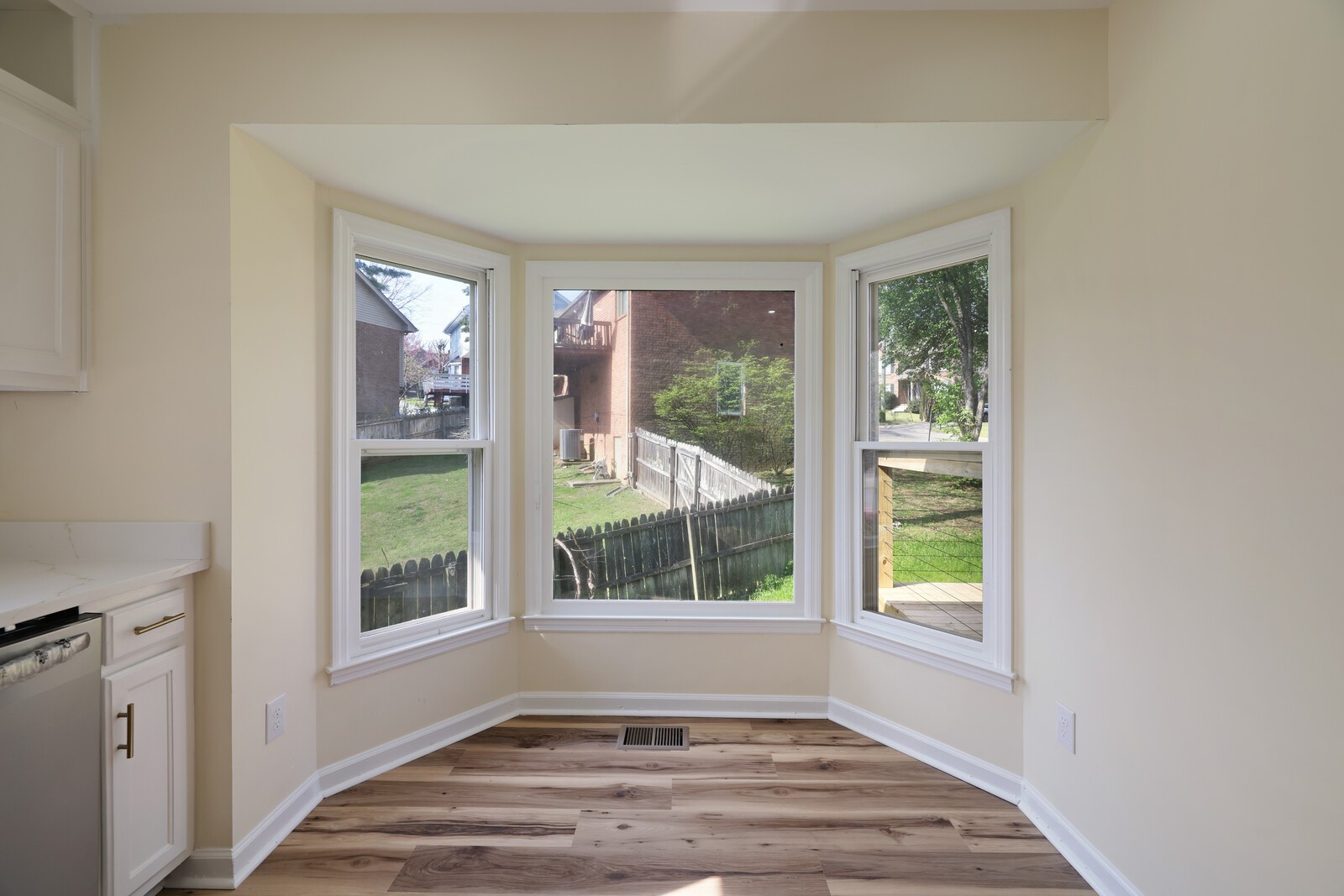 800 Carlisle Ct, N