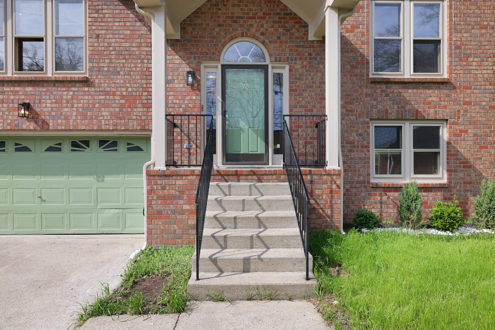 800 Carlisle Ct, N