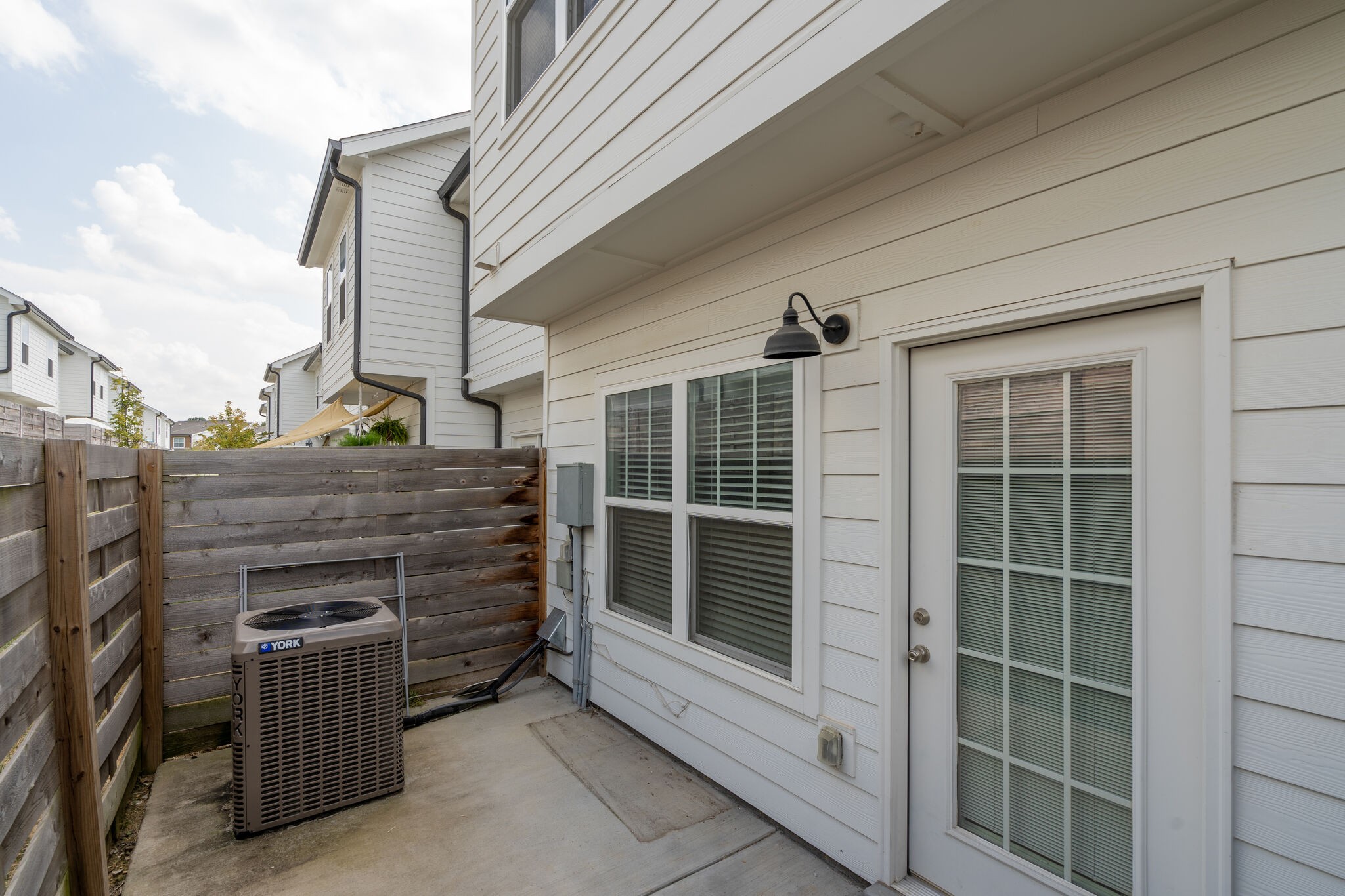 2145 Bayport Ave