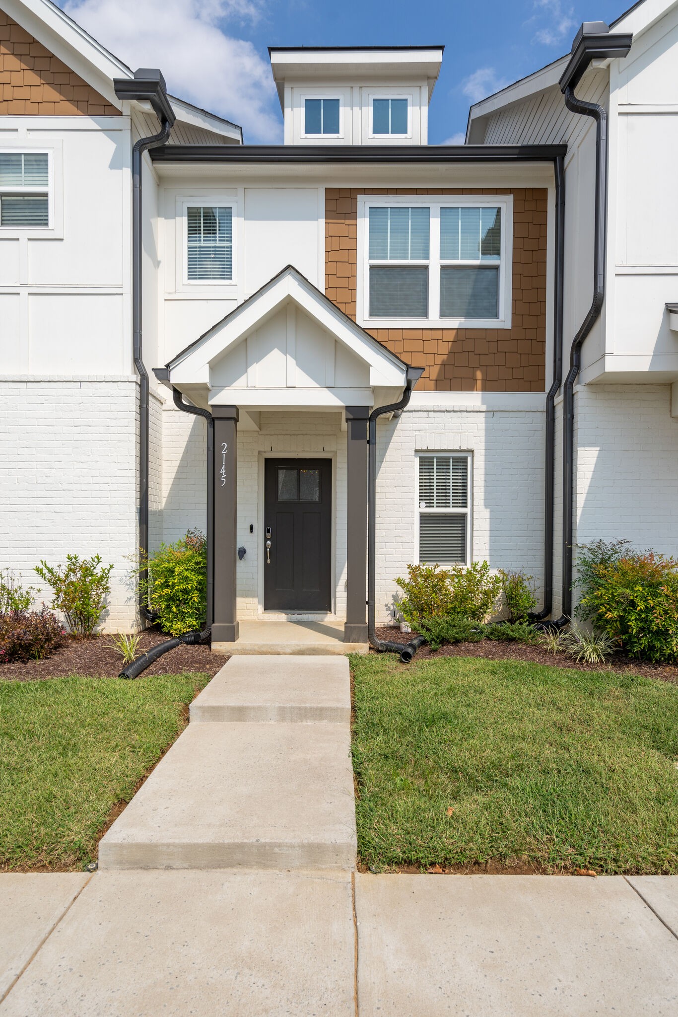 2145 Bayport Ave