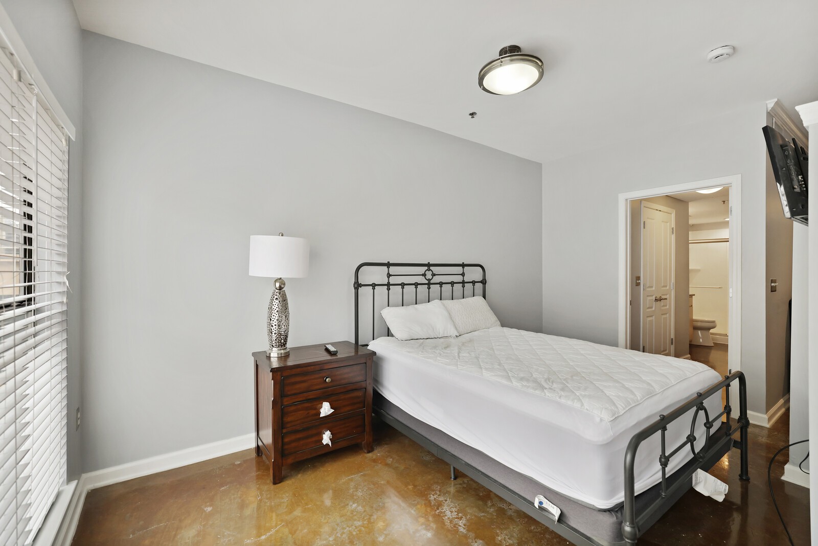 1803 Broadway Unit: 611