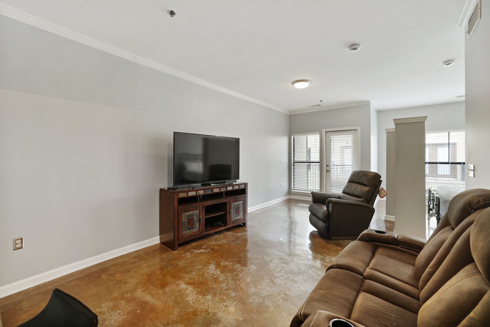 1803 Broadway Unit: 611