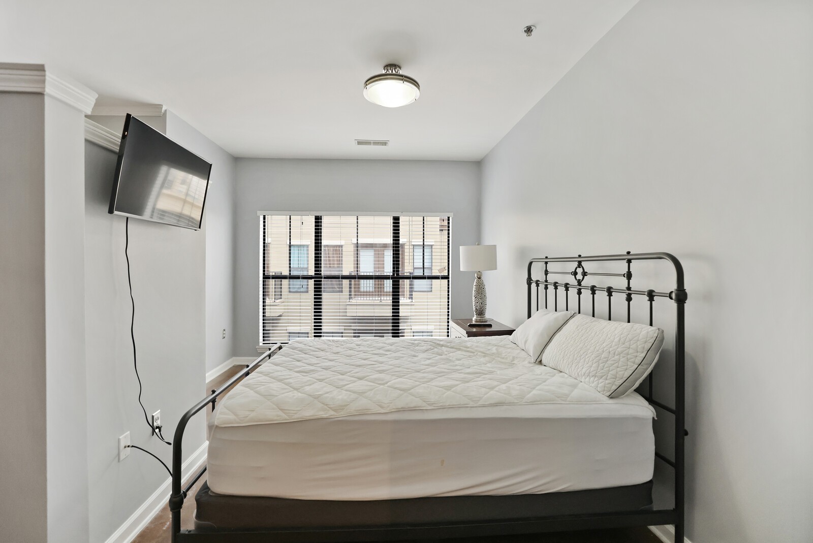 1803 Broadway Unit: 611