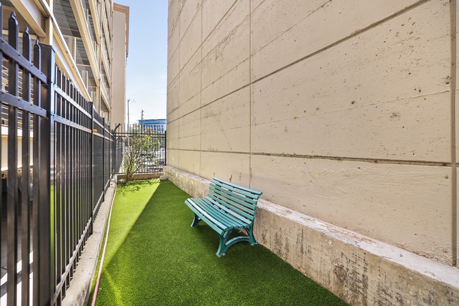 1803 Broadway Unit: 611