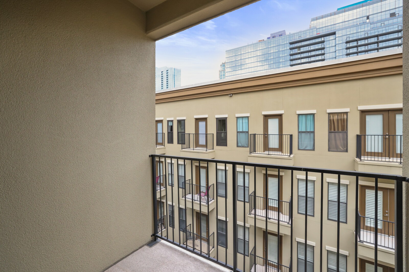 1803 Broadway Unit: 611