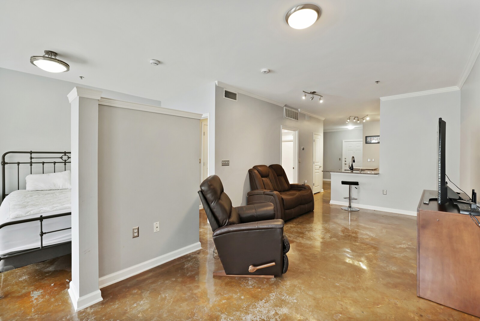 1803 Broadway Unit: 611