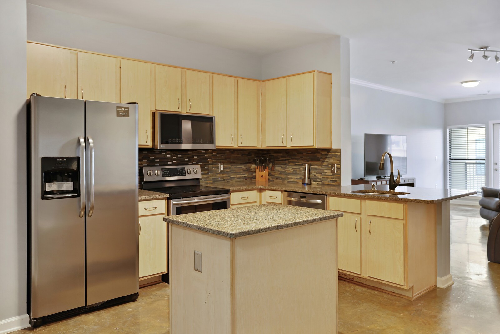 1803 Broadway Unit: 611