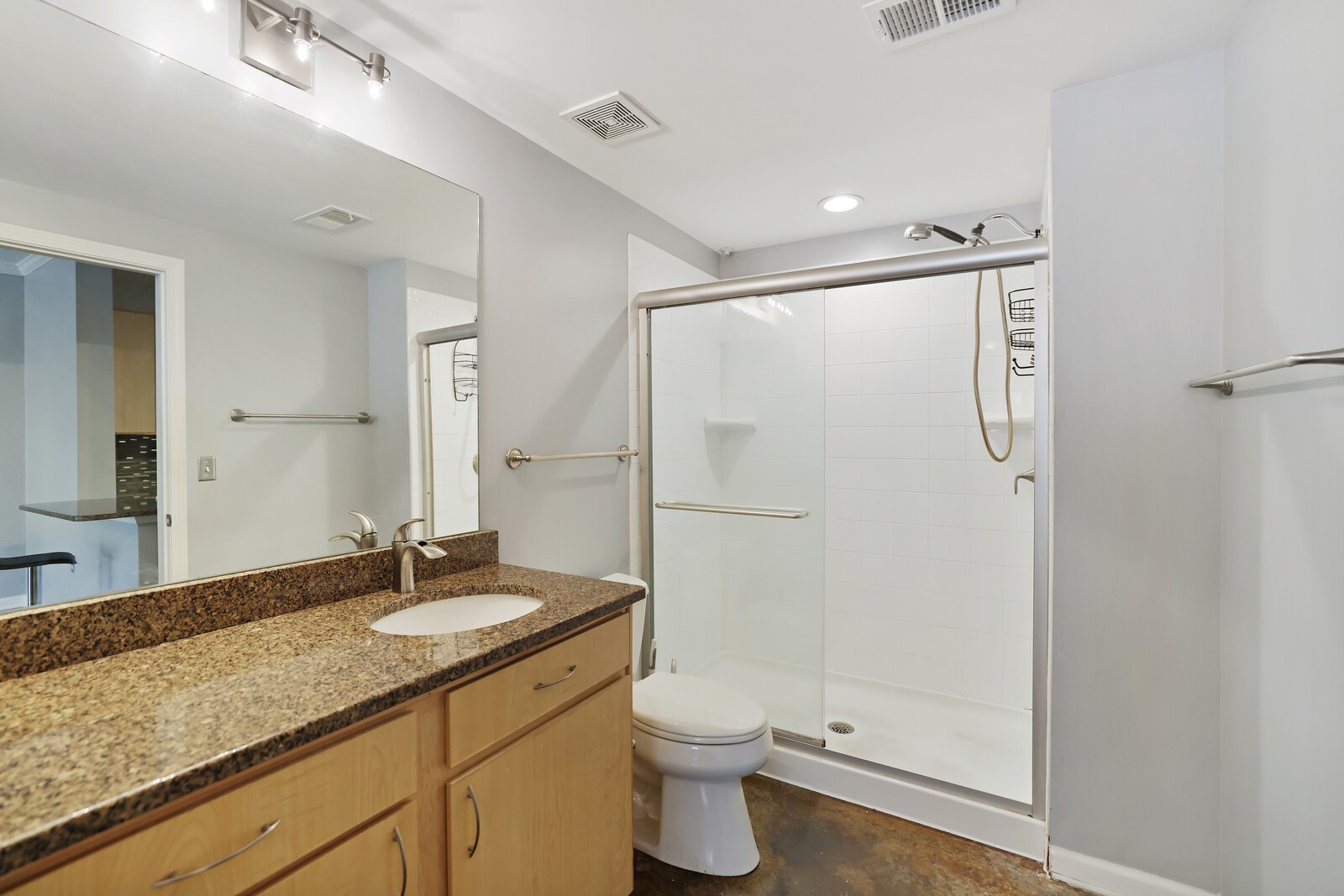 1803 Broadway Unit: 611