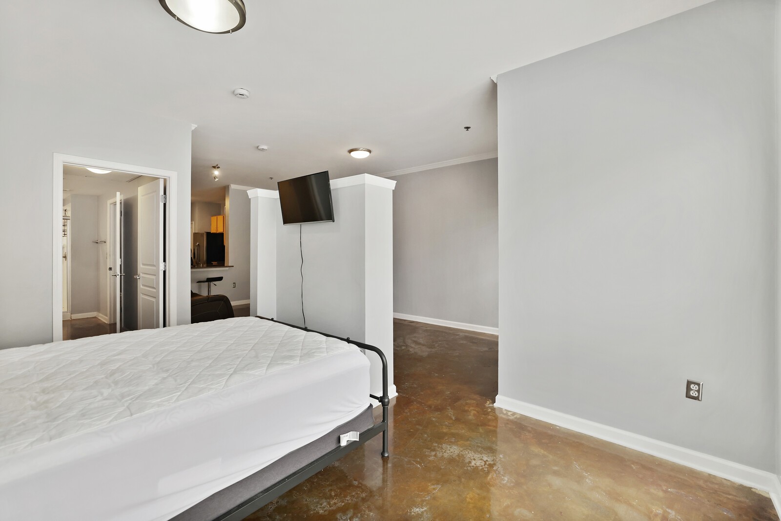 1803 Broadway Unit: 611