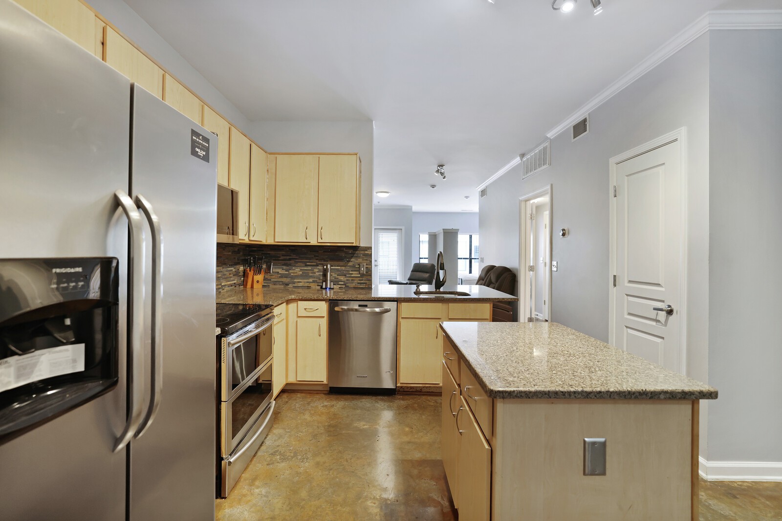1803 Broadway Unit: 611