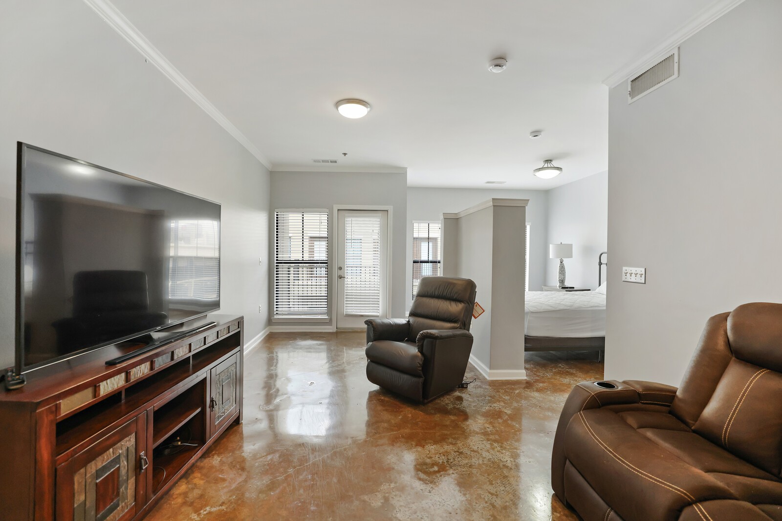 1803 Broadway Unit: 611