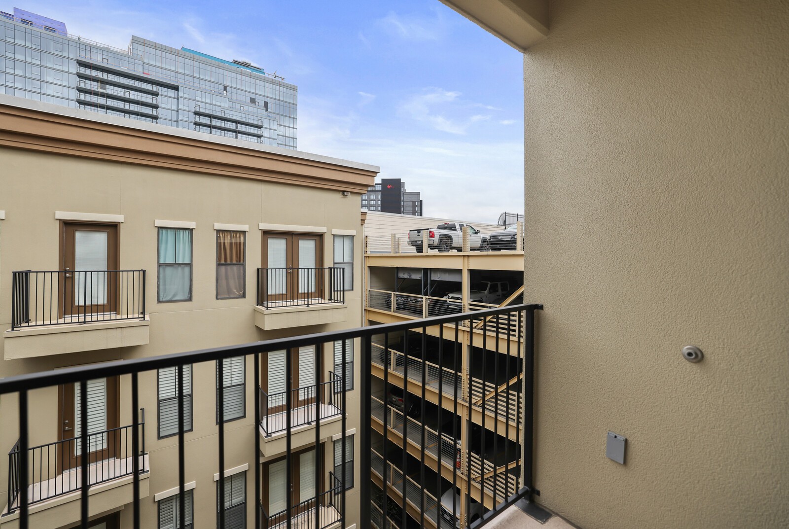 1803 Broadway Unit: 611