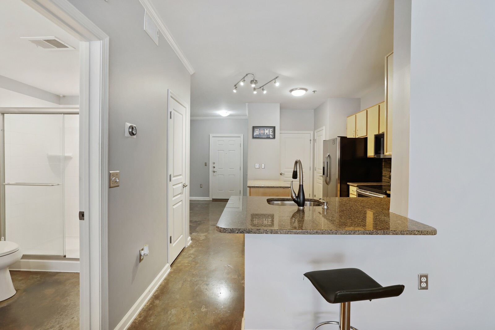 1803 Broadway Unit: 611