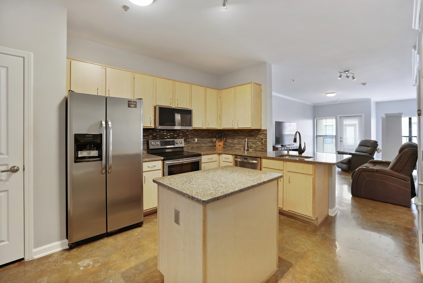 1803 Broadway Unit: 611