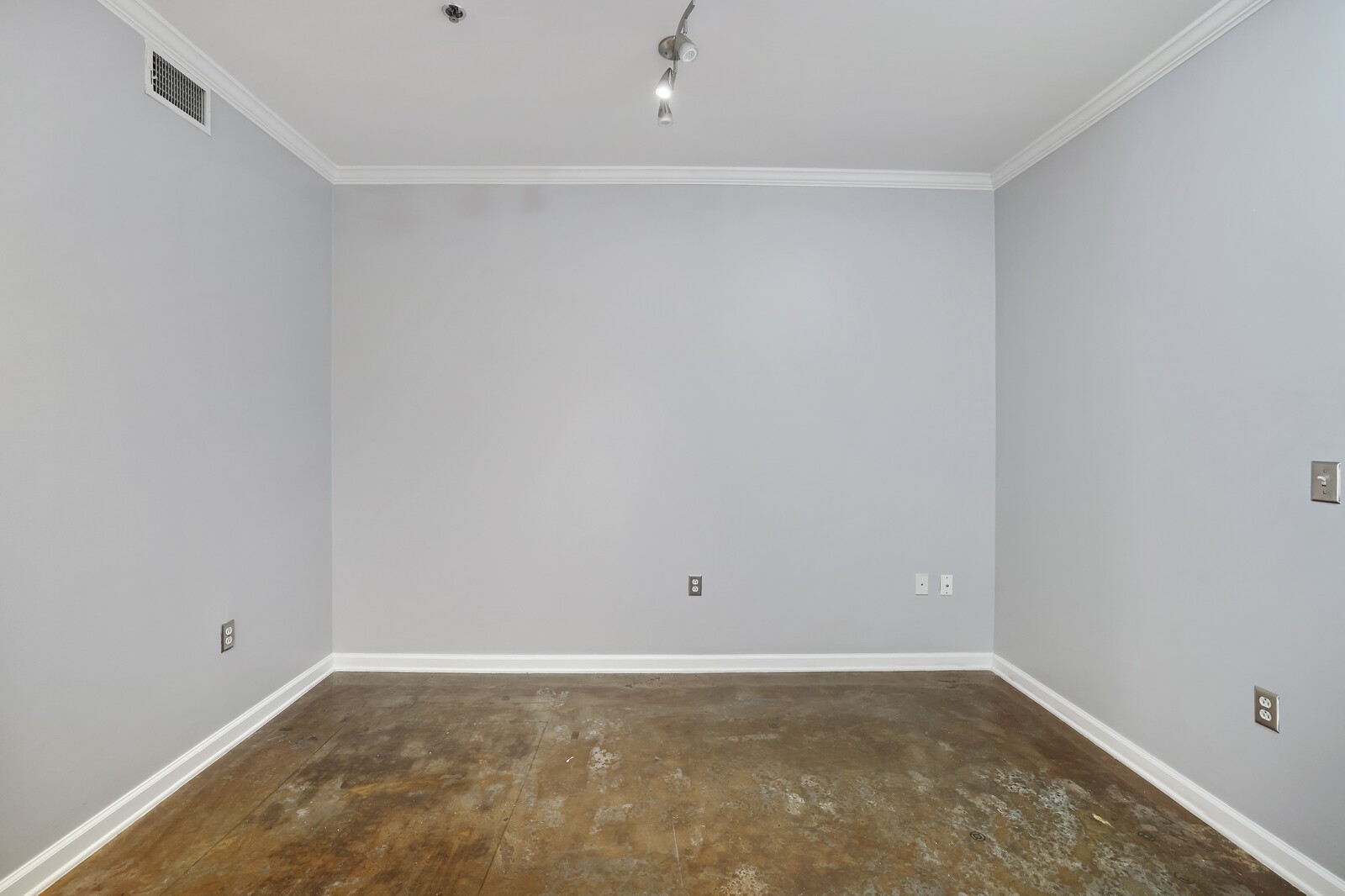 1803 Broadway Unit: 611