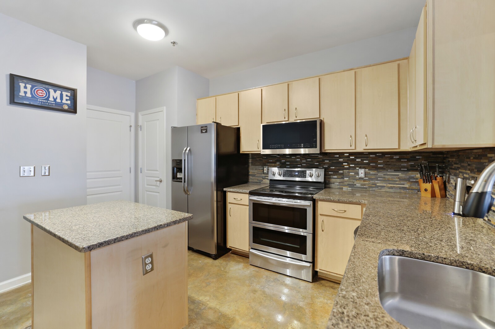 1803 Broadway Unit: 611